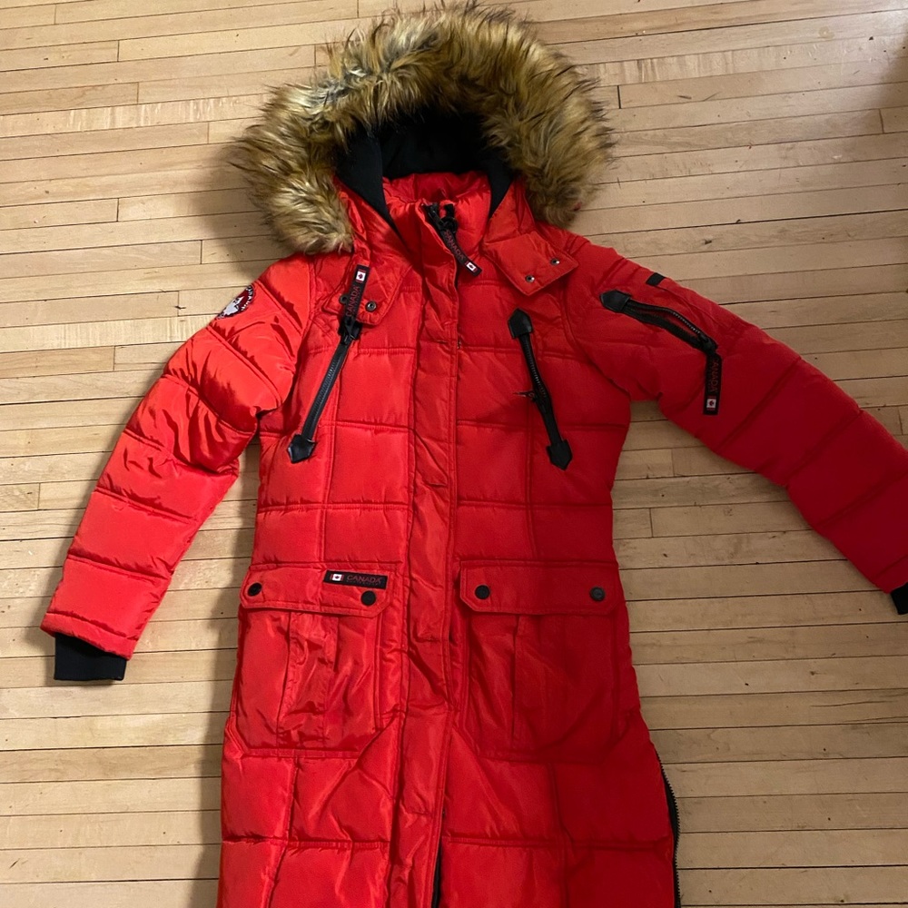 Like new coat. Gained to much weight runs